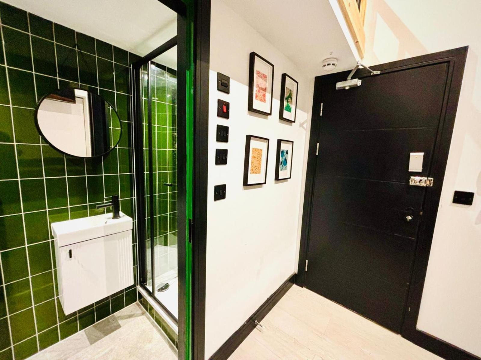 London Luxury Mezzanine Studio Flats Next Hackney Central Exterior photo